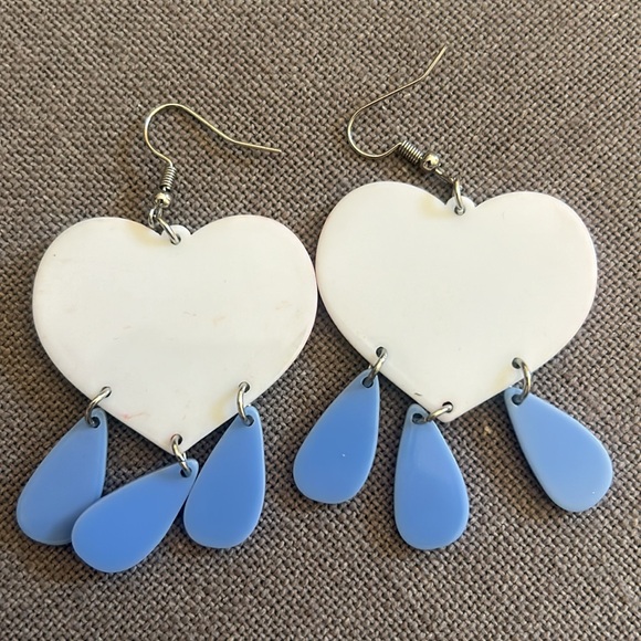 Pride Rainbow Bright Cloud Rain Drop Plastic Heart Hanging Dangle Earrings NWOT - Picture 2 of 2